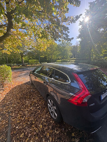 Volvo V60 2 of 6