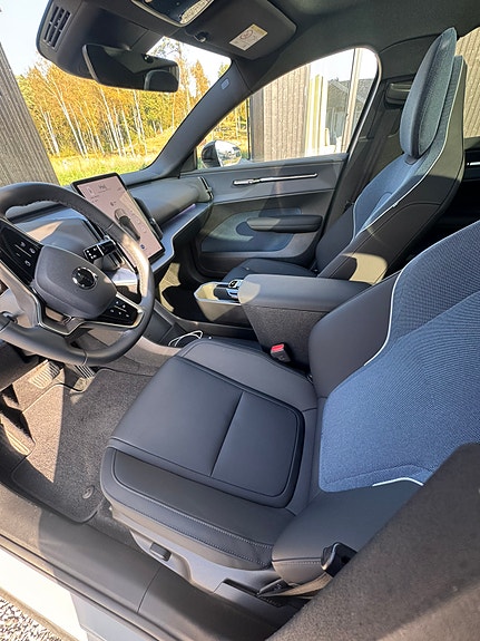 Volvo EX30 4 of 7