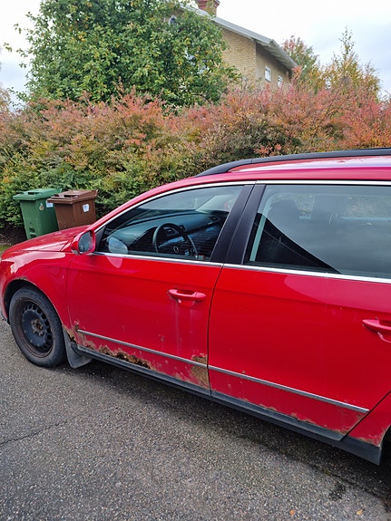 Volkswagen Passat 2 of 4