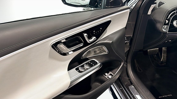 Mercedes-Benz E53 11 of 12