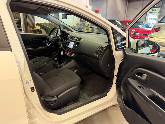 Kia Rio 17 of 24