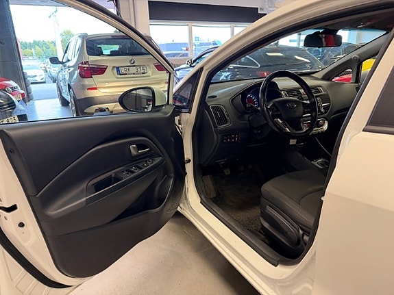 Kia Rio 8 of 24