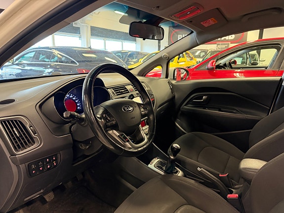 Kia Rio 10 of 24
