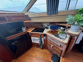 Sea Ray 360 Aft Cabin – stor båt med visst renoveringsbehov 3 of 9