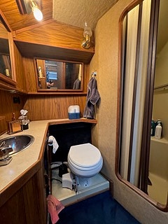 Sea Ray 360 Aft Cabin – stor båt med visst renoveringsbehov 4 of 9