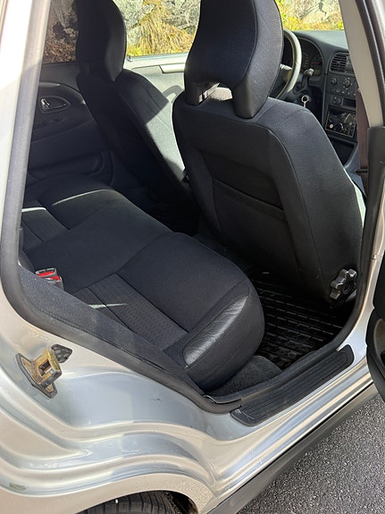 Volvo V40 9 of 16