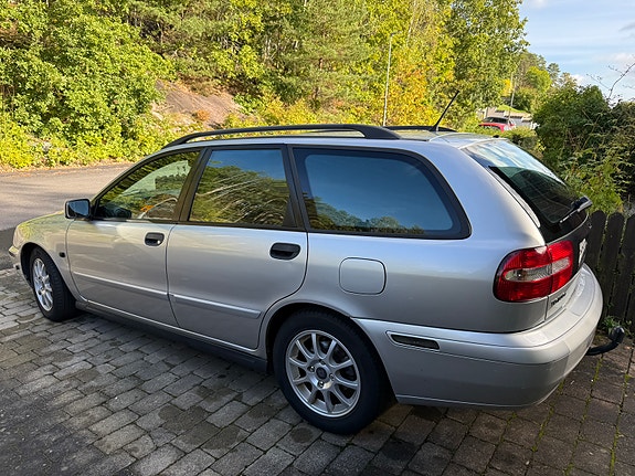 Volvo V40 3 of 16