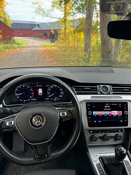 Volkswagen Passat 7 of 10