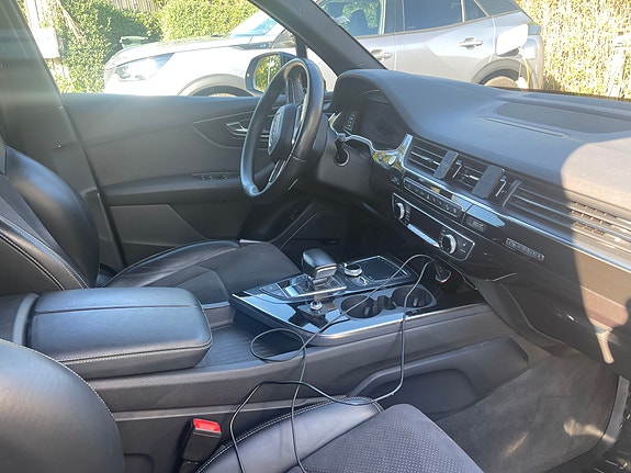 Audi Q7 8 of 16