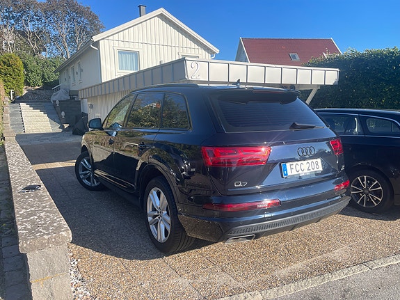 Audi Q7 2 of 16
