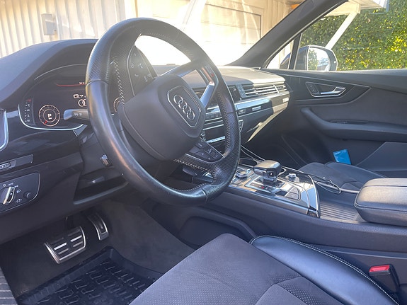 Audi Q7 12 of 16