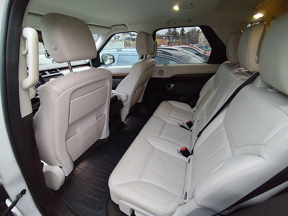 Land Rover Discovery 4 of 17