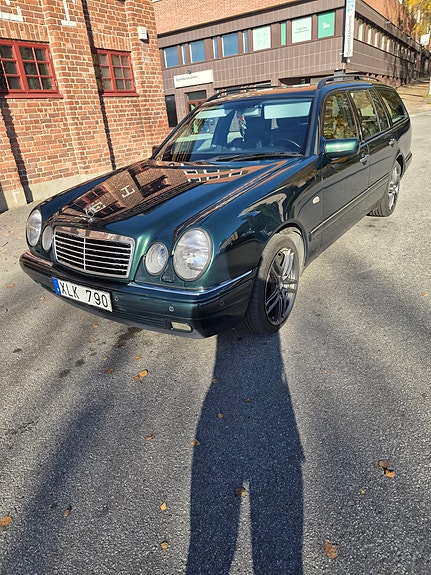 Mercedes-Benz E280 9 of 18