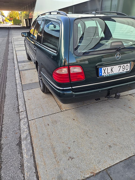 Mercedes-Benz E280 3 of 18
