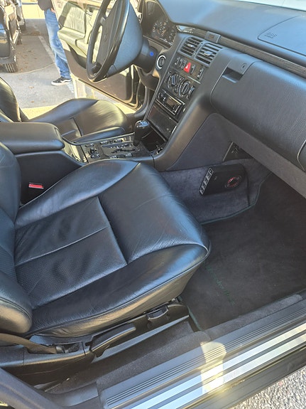 Mercedes-Benz E280 15 of 18