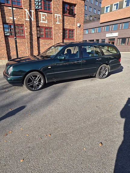 Mercedes-Benz E280 10 of 18