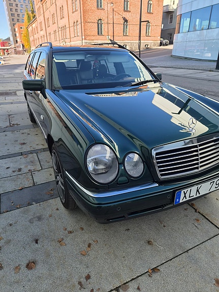 Mercedes-Benz E280 2 of 18