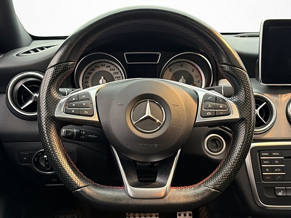 Mercedes-Benz CLA220 d 14 of 30