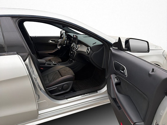 Mercedes-Benz CLA220 d 28 of 30