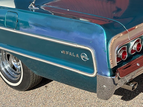 Chevrolet Impala 21 of 24
