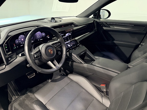 Porsche Cayenne 15 of 28