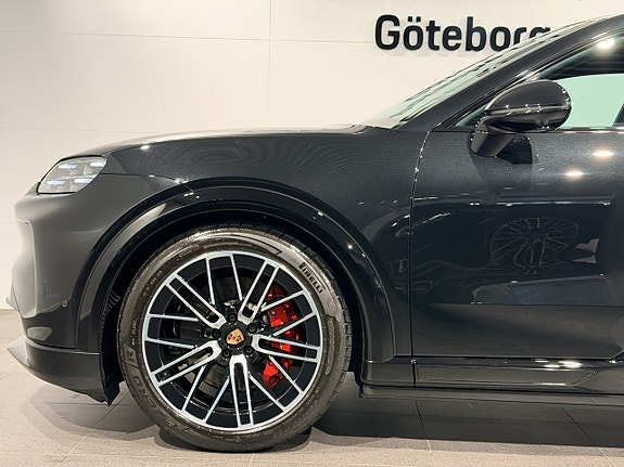 Porsche Cayenne 9 of 28