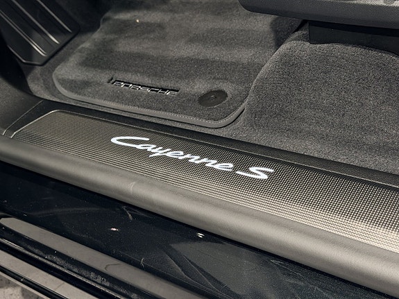 Porsche Cayenne 13 of 28