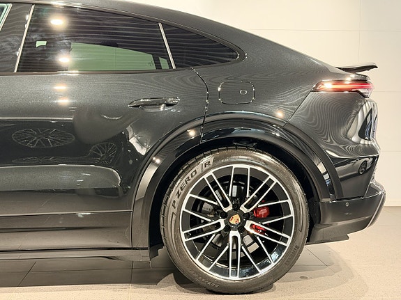 Porsche Cayenne 10 of 28