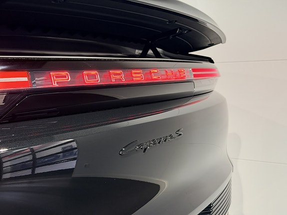Porsche Cayenne 28 of 28