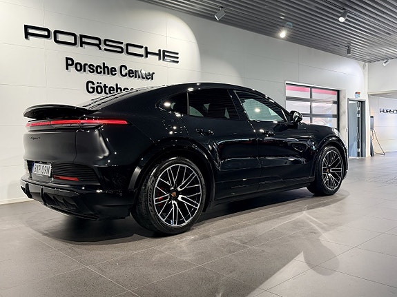 Porsche Cayenne 4 of 28