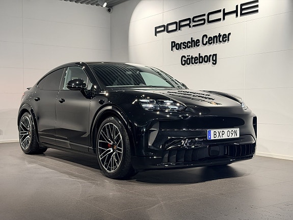 Porsche Cayenne 2 of 28