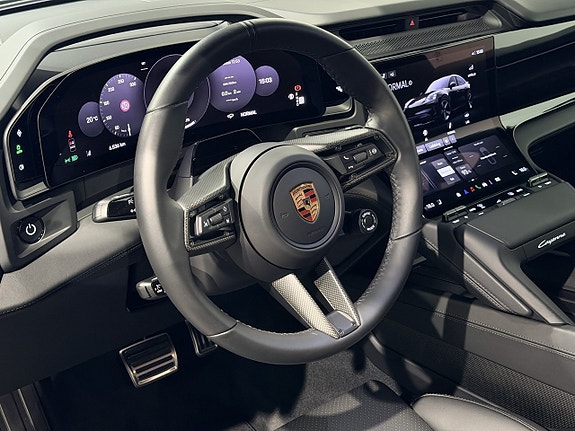 Porsche Cayenne 16 of 28