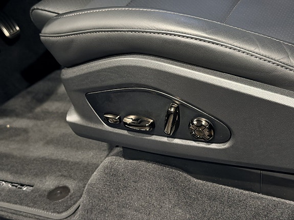 Porsche Cayenne 14 of 28