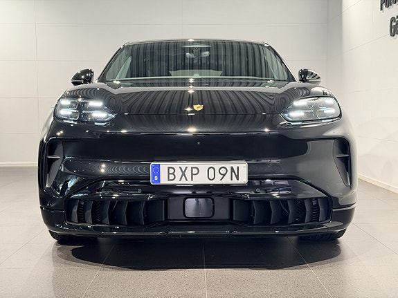 Porsche Cayenne 3 of 28