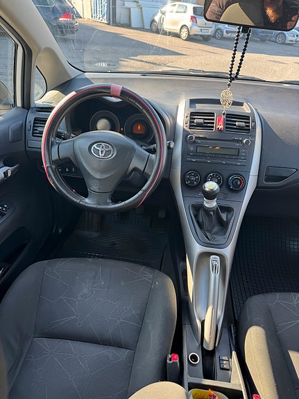 Toyota Auris 6 of 6