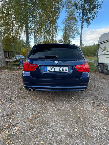 BMW 320d 4 of 6