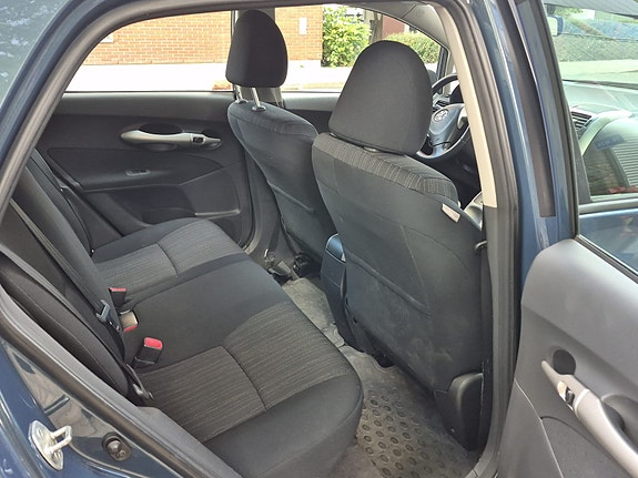 Toyota Auris 4 of 7