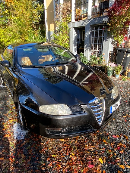 Alfa Romeo GT 2 of 8