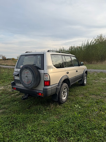 Toyota Land Cruiser 4 of 10