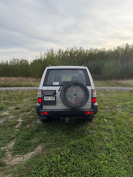 Toyota Land Cruiser 5 of 10