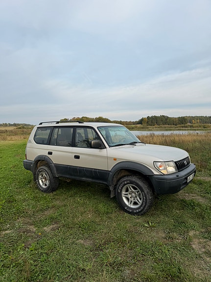 Toyota Land Cruiser 3 of 10