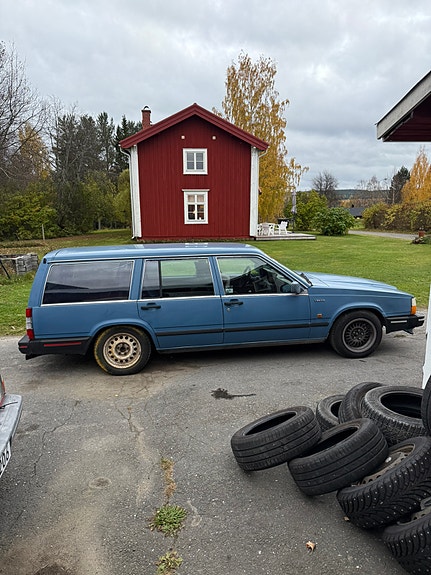 Volvo 740 2 of 9