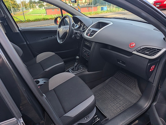 Peugeot 207 9 of 12