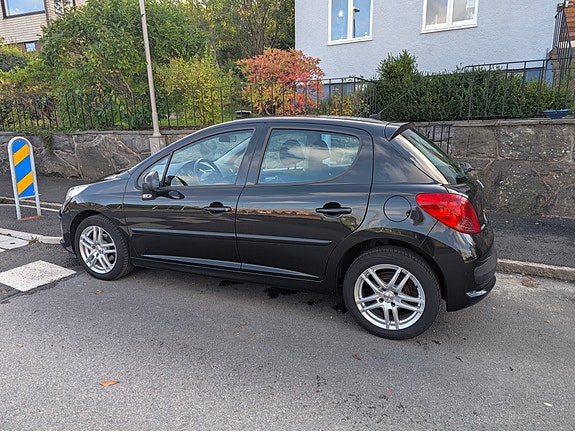 Peugeot 207 2 of 12