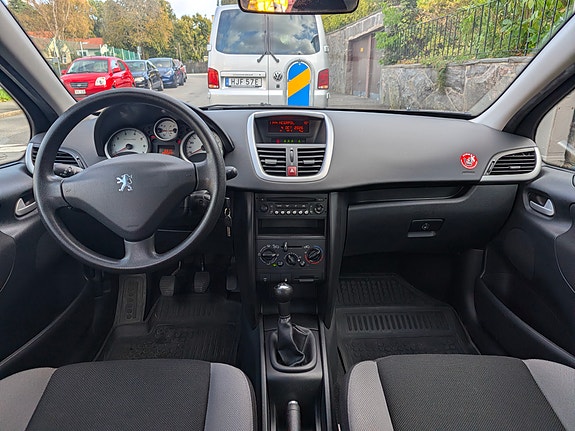 Peugeot 207 8 of 12
