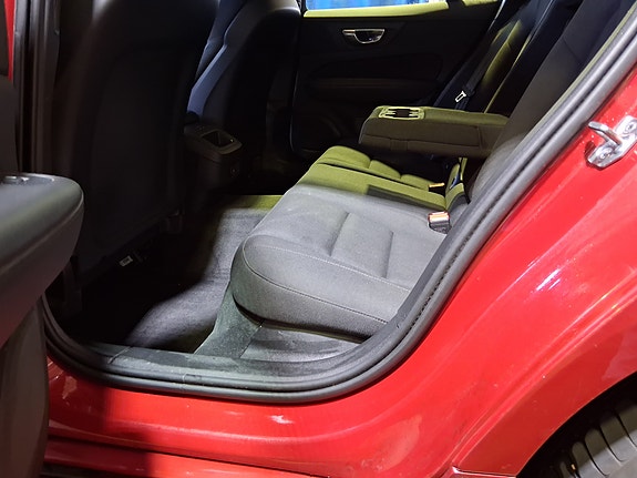 Volvo V60 7 of 14