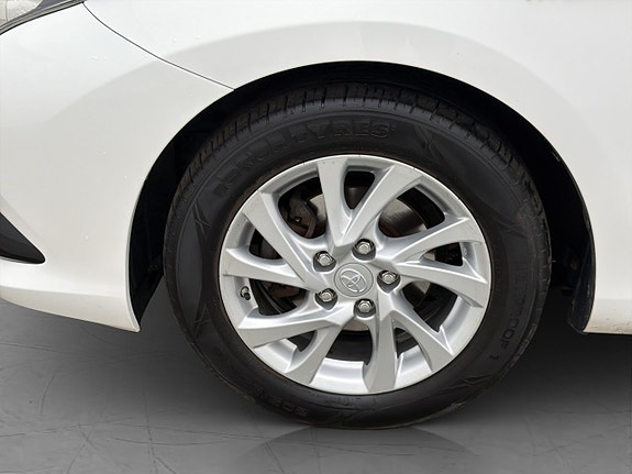 Toyota Auris 28 of 30