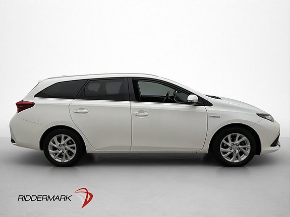 Toyota Auris 5 of 30