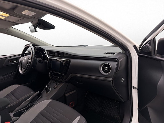 Toyota Auris 24 of 30