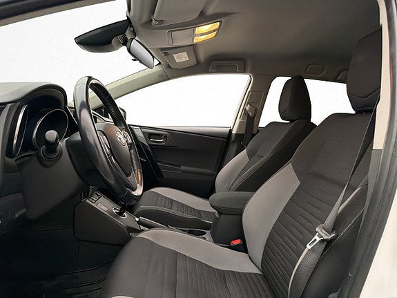 Toyota Auris 22 of 30